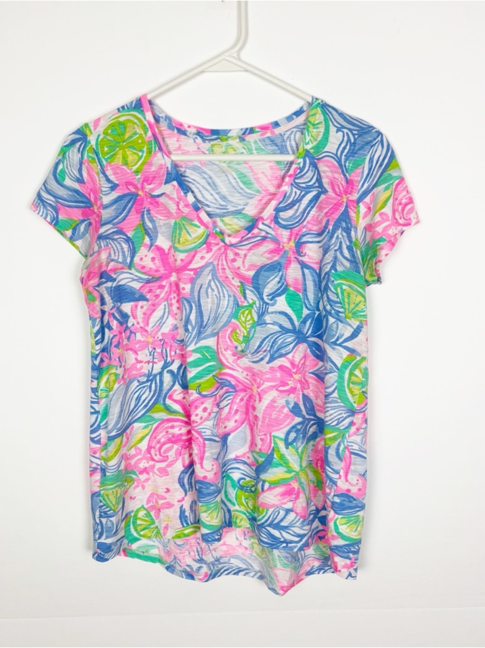 Lilly Pulitzer Etta V-Neck Tee Size Small
Havana Cocktail Colorful - Picture 5 of 5